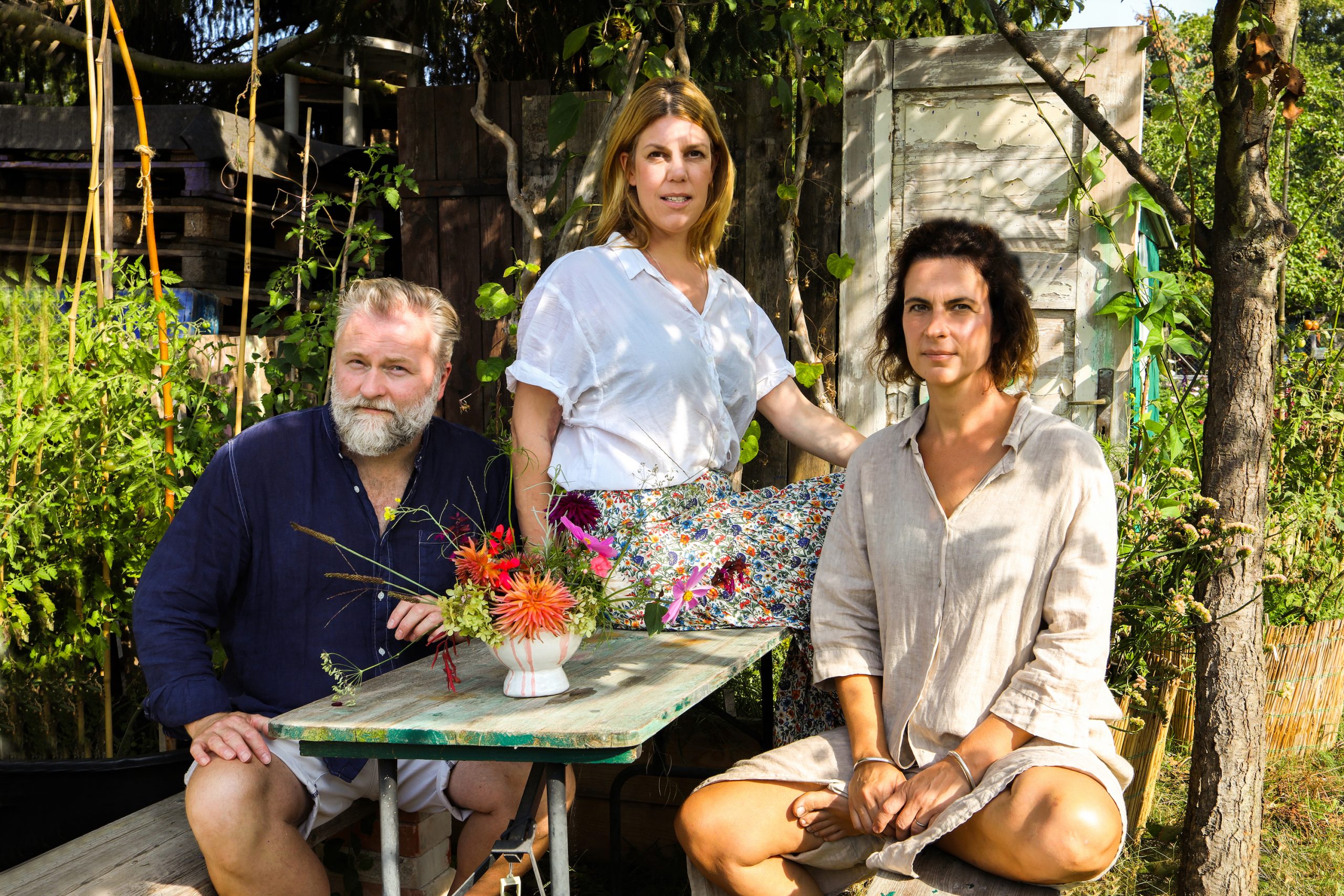 Die drei Gründer*innen Annett, Katrin und Andreas im Marsano-Garten.